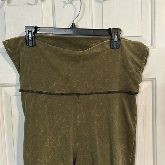 Torrid Size 2 Green Capri Leggings - Picture 3 of 4